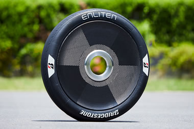 Bridgestone apuesta por el medio ambiente en el World Solar Challenge 2025 con llantas ENLITEN