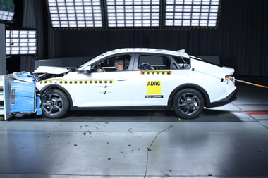 Kia K4 recibió máxima calificación cinco estrellas en pruebas de choque Latin NCAP