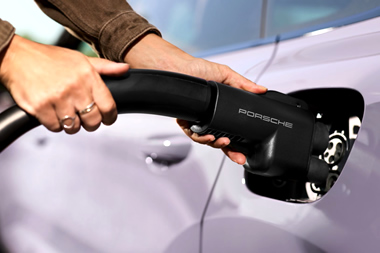 Porsche amplía la recarga eléctrica al integrar 88 Supercargadores Tesla en México