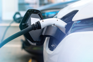 Carro eléctrico puro o híbrido: ¿Cuál es la mejor opción?