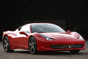 El 458 Spider fue desvelado por los pilotos de F1 Alonso y Massa en su estreno en Japón 