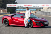 El piloto español Fernando Alonso estuvo tras el volante del nuevo Honda NSX 