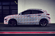 Hyundai anticipa lo que será el nuevo Kona N, variante deportiva del SUV 