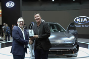 El prototipo Kia Niro EV fue galardonado en el CES 2018 por la revista Reviewed 
