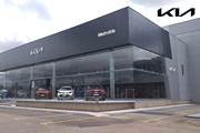 Kia estrena su nueva imagen en Colombia y anuncia el regreso de Iván Peña a la Gerencia General 
