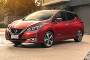 Nissan firma acuerdo con Uber para poner a rodar 2 mil autos eléctricos LEAF 