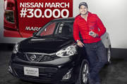 Nissan sorprende al propietario del March número 30 mil en Colombia con la versión 'Connect' 