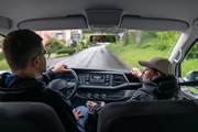Seguridad al volante: Nissan recuerda los consejos que millones aprendieron de sus padres