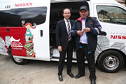 AUDIO-FOTOS: Nissan Colombia contribuye con una nueva Urvan en la ejemplar labor social de 'El Señor de los Libros'
 