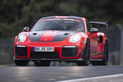 El Porsche 911 GT2 RS MR logró la vuelta más rápida en el mítico circuito de Nürburgring
 
