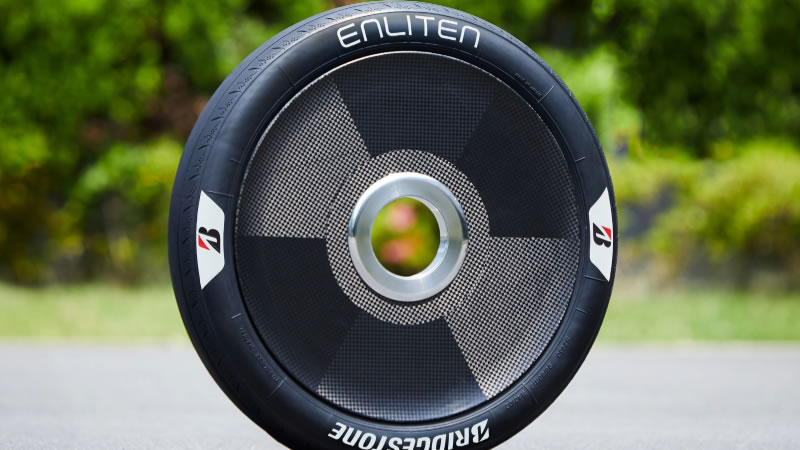 Bridgestone apuesta por el medio ambiente en el World Solar Challenge 2025 con llantas ENLITEN