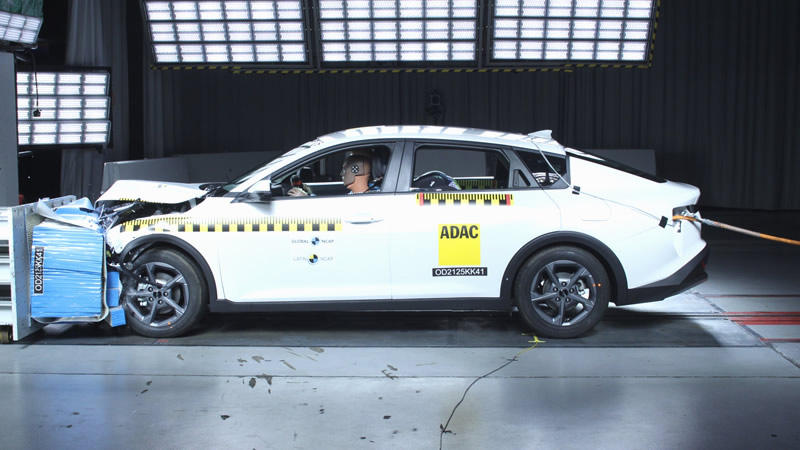 Kia K4 recibió máxima calificación cinco estrellas en pruebas de choque Latin NCAP