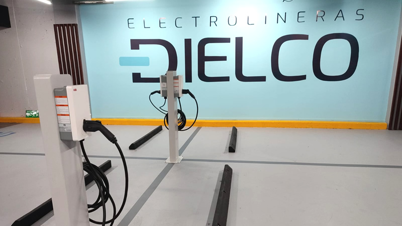 Centro Comercial Portal de la 80 inaugura electrolinera con carga gratuita