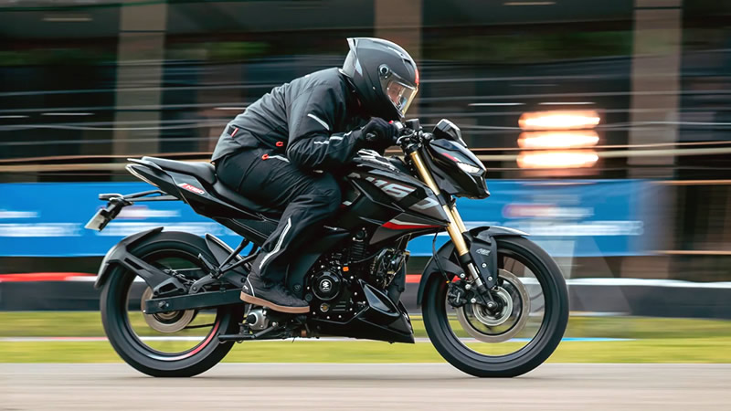 Nueva Pulsar NS160 en Colombia: potencia, barras invertidas y tecnología de punta