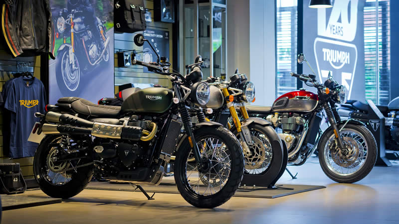 Triumph celebró apertura de vitrina en Cali y la llegada de nuevos modelos 