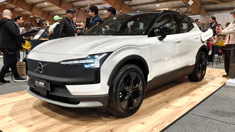 Salón del Automóvil de Bogotá 2025: Volvo presenta el nuevo EX30 Cross Country