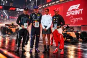 Triunfo de Verstappen. Colisiones de Russell y entre los McLaren - Reporte Sprint - GP de Singapur