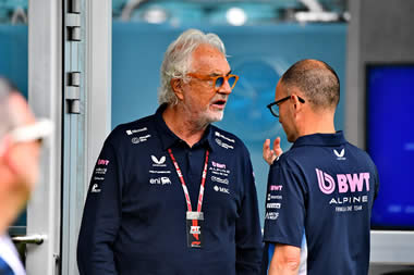 Flavio Briatore asume la dirección de Alpine F1 Team tras la renuncia de Oliver Oakes