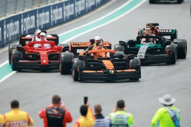 El desfile de pilotos del GP de Gran Bretaña será con 22 miniautos de LEGO
