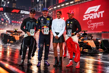 Triunfo de Verstappen. Colisiones de Russell y entre los McLaren - Reporte Sprint - GP de Singapur