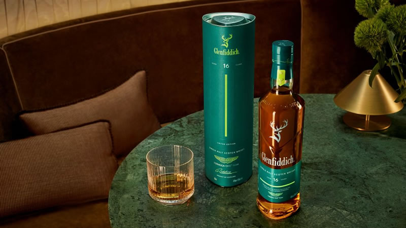 Glenfiddich presenta edición limitada de botellas en colaboración con el equipo Aston Martin de F1