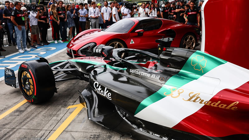 El Alfa Romeo C43 se viste en casa con los colores de la bandera italiana 
