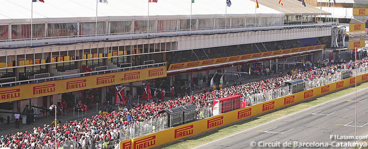 Miles de aficionados disfrutaron la visita al pit lane de Fórmula 1 en el Circuit de Barcelona-Catalunya
