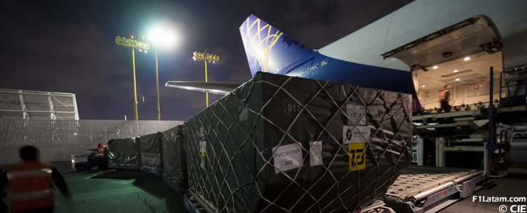 Llegan a la Ciudad de México los aviones que trasladan los autos y equipamiento de la Fórmula 1
