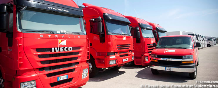Los camiones de los equipos de la F1 llegan al Circuit de la Comunitat Valenciana Ricardo Tormo