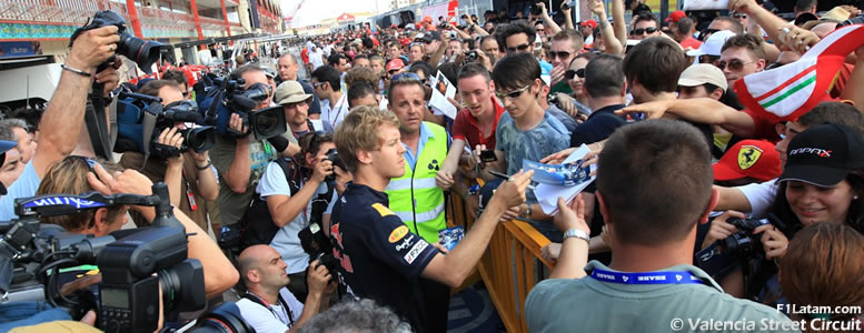 Pit Walk y firma de autógrafos para los aficionados de la F1 en el GP de Europa en Valencia 