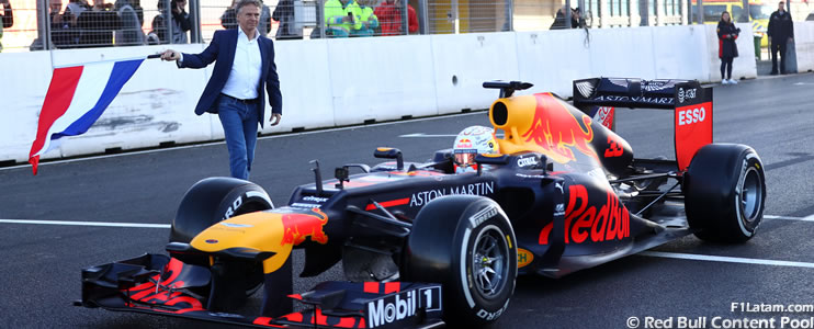 Max Verstappen prueba en primicia el renovado Circuito de Zandvoort y sus desafiantes peraltes 