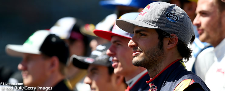 Sainz Jr suma en su debut y Verstappen impone récord - Reporte Carrera - GP de Australia - Toro Rosso
