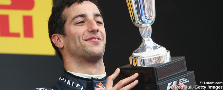 Ricciardo finaliza tercero y Vettel cuarto tras destacada recuperación - Reporte Carrera - GP de España - Red Bull
 