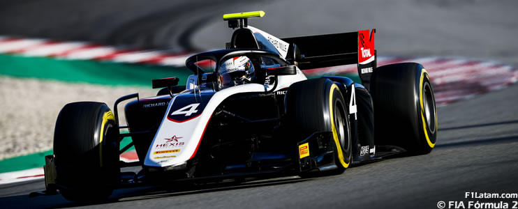De Vries adelante en el inicio de los tests de FIA Fórmula 2 en Barcelona 