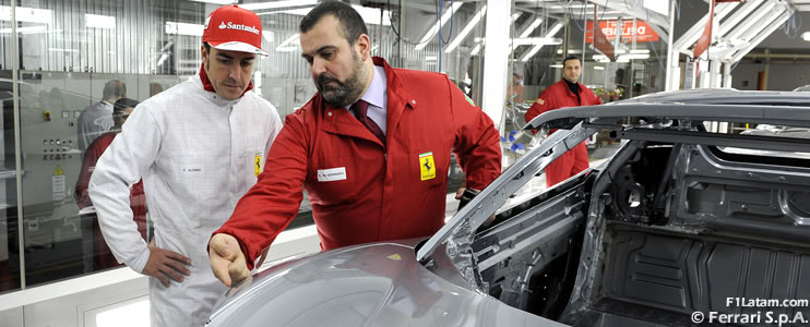 Alonso y Massa de visita en la fábrica de Ferrari antes de viajar a China 