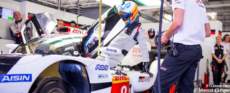 Fernando Alonso realizó con Toyota su primer test en el FIA WEC 