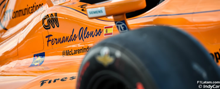 FOTOS: Se devela el auto y casco con los que correrá Fernando Alonso en las 500 millas de Indianápolis 