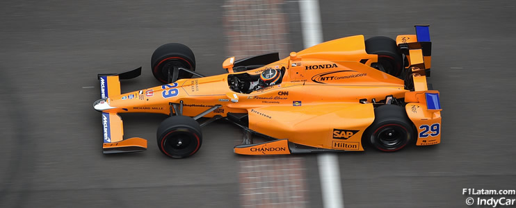 Fernando Alonso cumple con éxito su test como 'novato' para las 500 millas de Indianápolis 