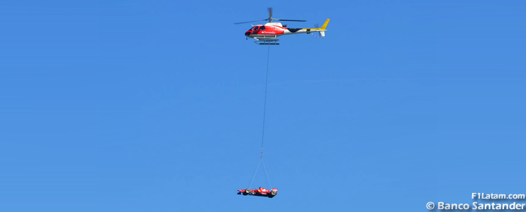 Banco Santander muestra el auto de Fórmula 1 de Ferrari por el cielo de Barcelona 