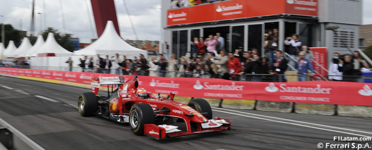 La Scuderia Ferrari y Kimi Räikkönen brindaron el espectáculo en las calles de Róterdam
 