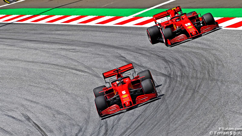 Leclerc impacta a Vettel y ambos Ferrari quedan fuera de carrera en Spielberg