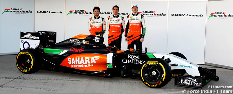 FOTOS: Force India presenta su nuevo VJM07 y Sergio Pérez completa sus primeros kilómetros

