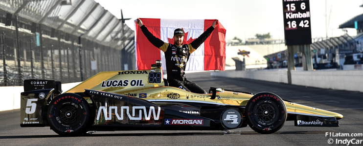 James Hinchcliffe logra la pole position  para el centenario de las 500 millas de Indianápolis
 