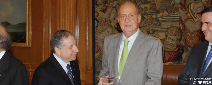 El Rey Juan Carlos recibe en Madrid la medalla de oro por parte de la Academia FIA 
