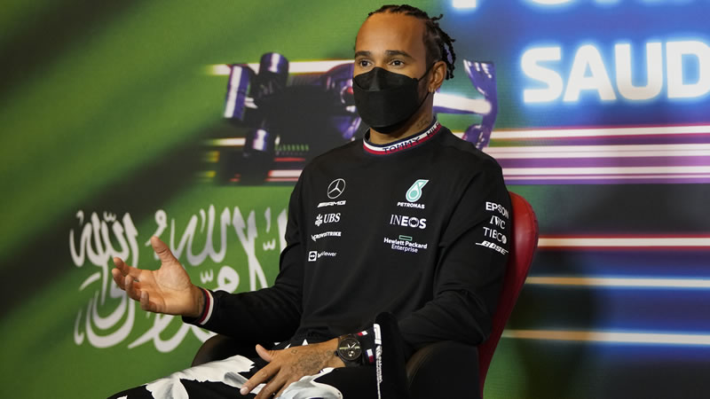 Hamilton bajo investigación por dos infracciones en la última sesión de entrenamientos en Jeddah 