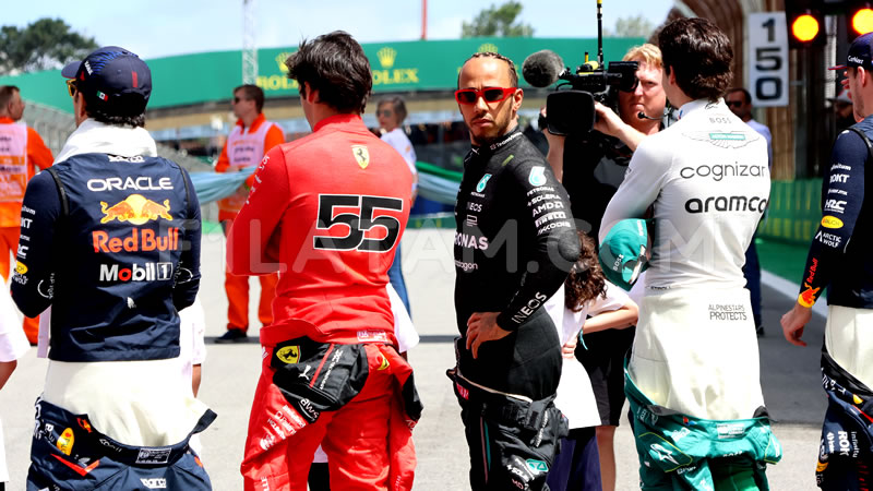 Hamilton niega contacto con Red Bull tras declaraciones de Horner 