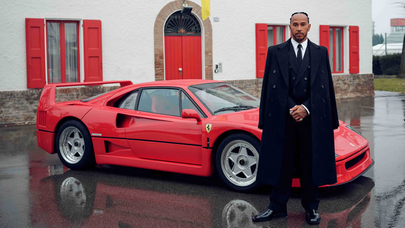 Lewis Hamilton llega a Maranello en su primer día como piloto de Scuderia Ferrari 