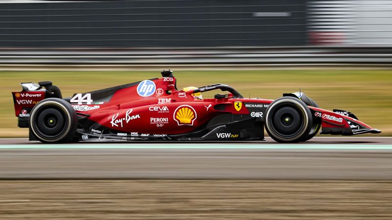 Lewis Hamilton completó en Fiorano las primeras vueltas en un auto de Ferrari de F1 