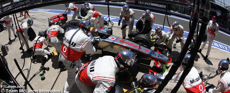 Tras inconvenientes, Director Deportivo de McLaren defiende el trabajo en boxes del equipo 