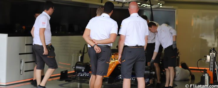 McLaren mantiene a catorce integrantes del equipo en cuarentena 